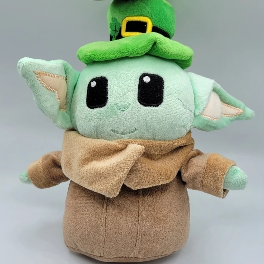 Star Wars St Pattys Grogu leprechaun Squeaker Pet Toy
